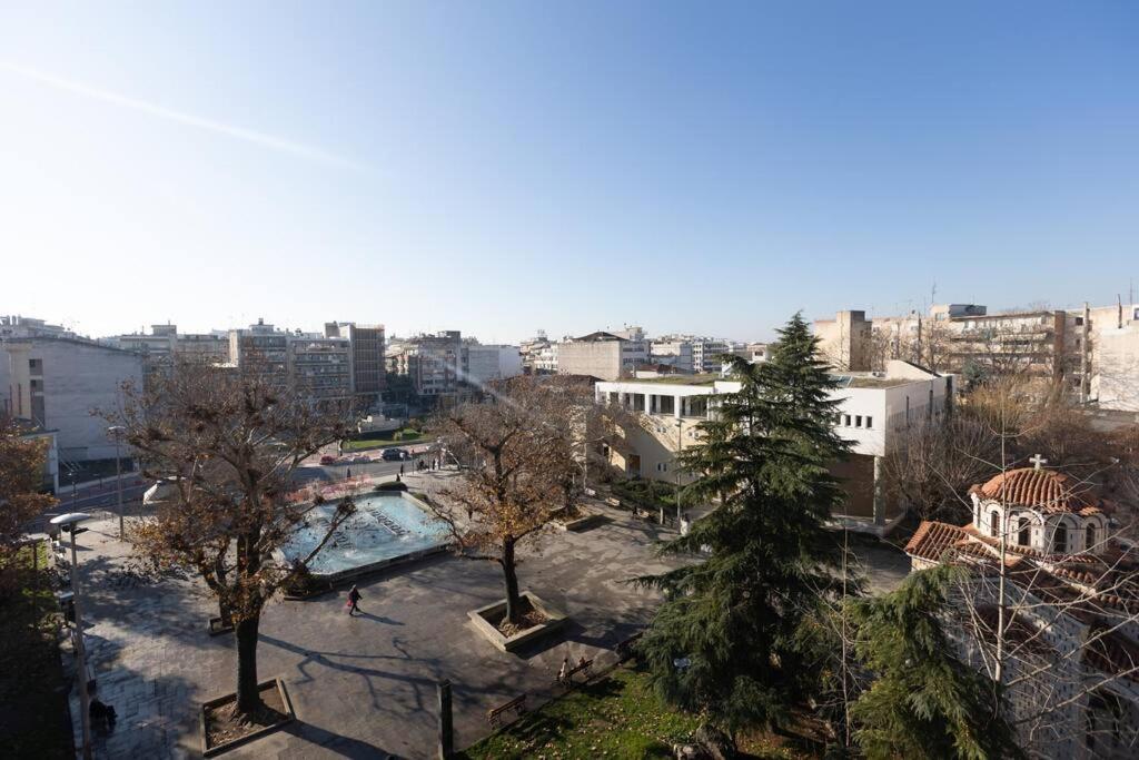 Λάρισα Διαμέρισμα Με Θέα Πλατεία Στο Κέντρο Της Πόλης Apartment Exterior photo